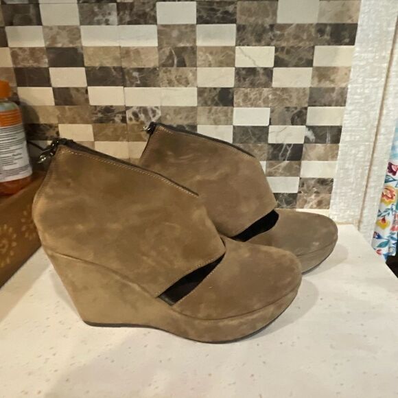 Cordani Suede Heels - Picture 1 of 6